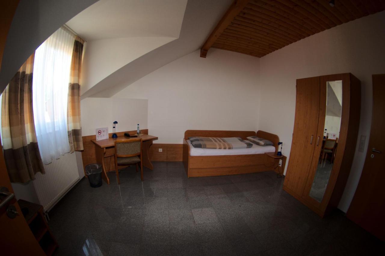 Giesen Messe-Hotel "Waldruhe" מראה חיצוני תמונה
