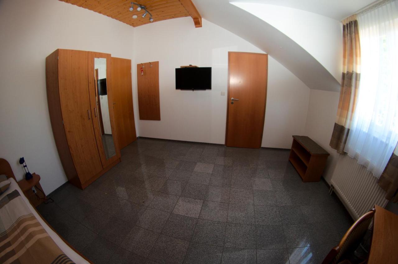 Giesen Messe-Hotel "Waldruhe" מראה חיצוני תמונה