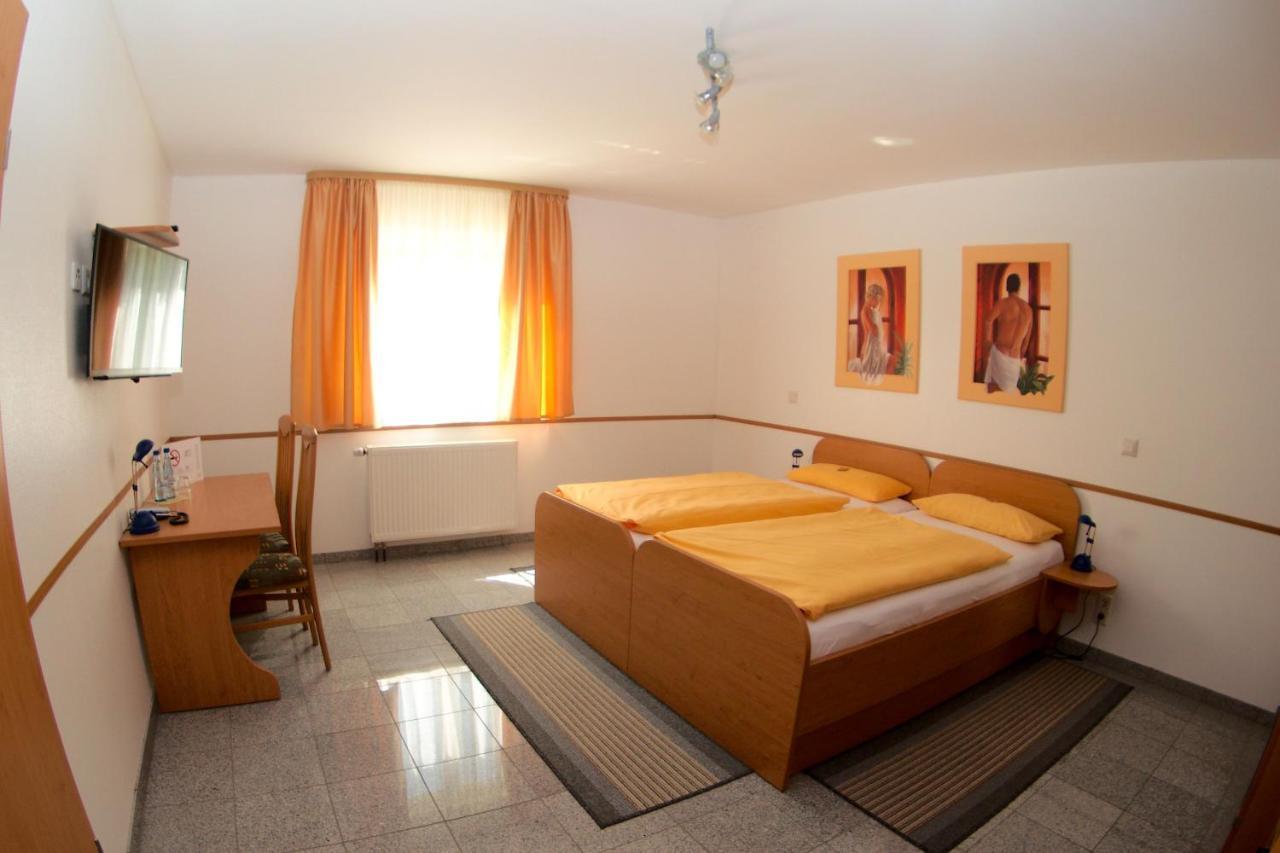 Giesen Messe-Hotel "Waldruhe" מראה חיצוני תמונה