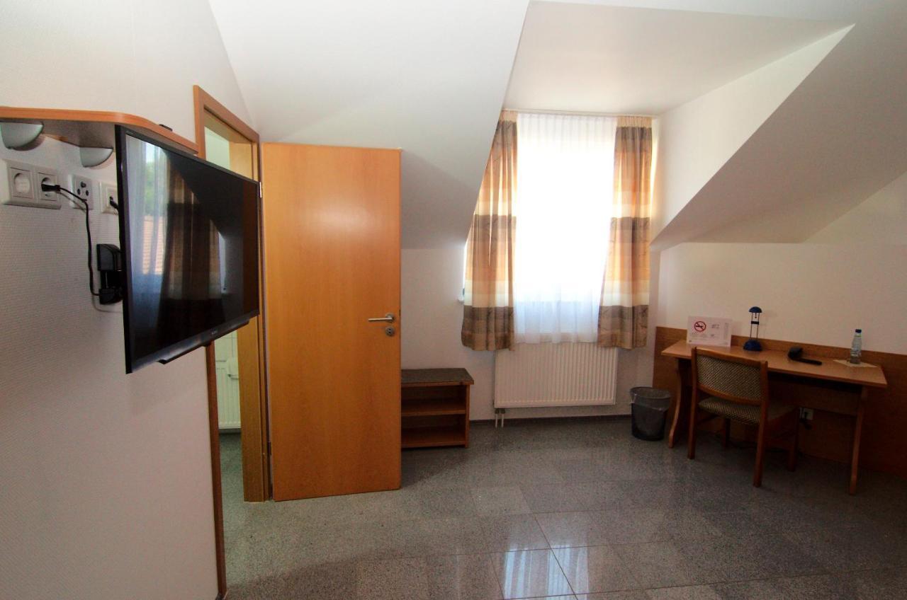 Giesen Messe-Hotel "Waldruhe" מראה חיצוני תמונה