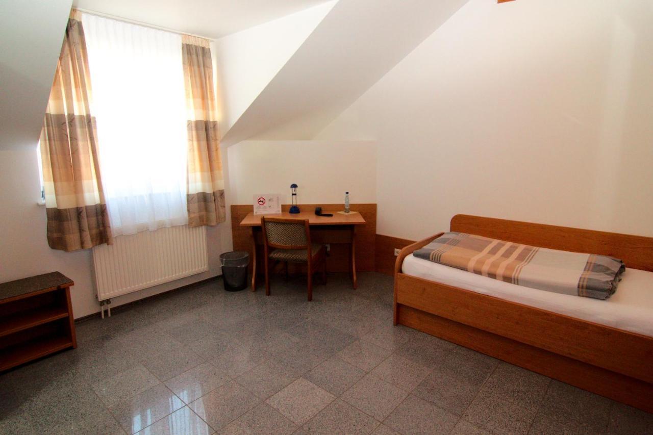 Giesen Messe-Hotel "Waldruhe" מראה חיצוני תמונה